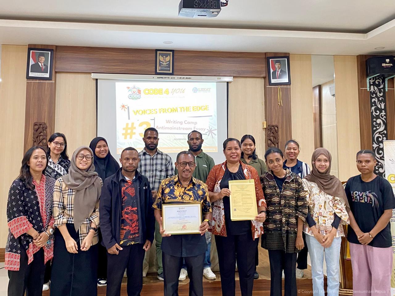 Kakanwil Kemenkum Papua Jadi Narasumber Sosialisasi Hak Cipta Buku dan Penyerahan Sertifikat Pencatatan