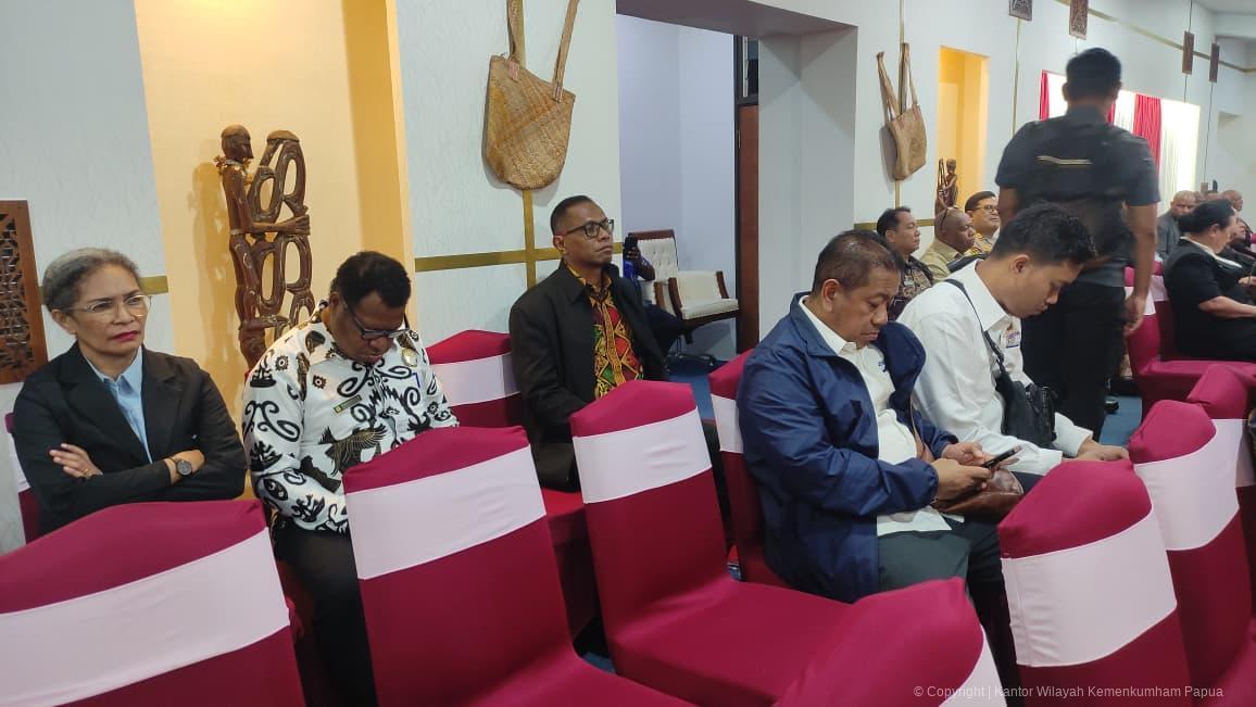 Raperdasi APBD 2026 Disahkan, Kanwil Kemenkum Papua Hadiri Penutupan Rapat Paripurna DPR Papua