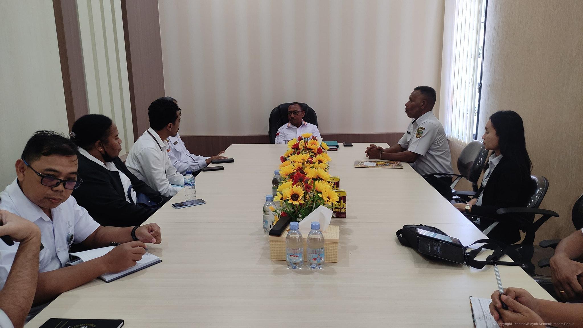 RAPAT_BERSAMA_PEMDA_MIMIKA.jpg