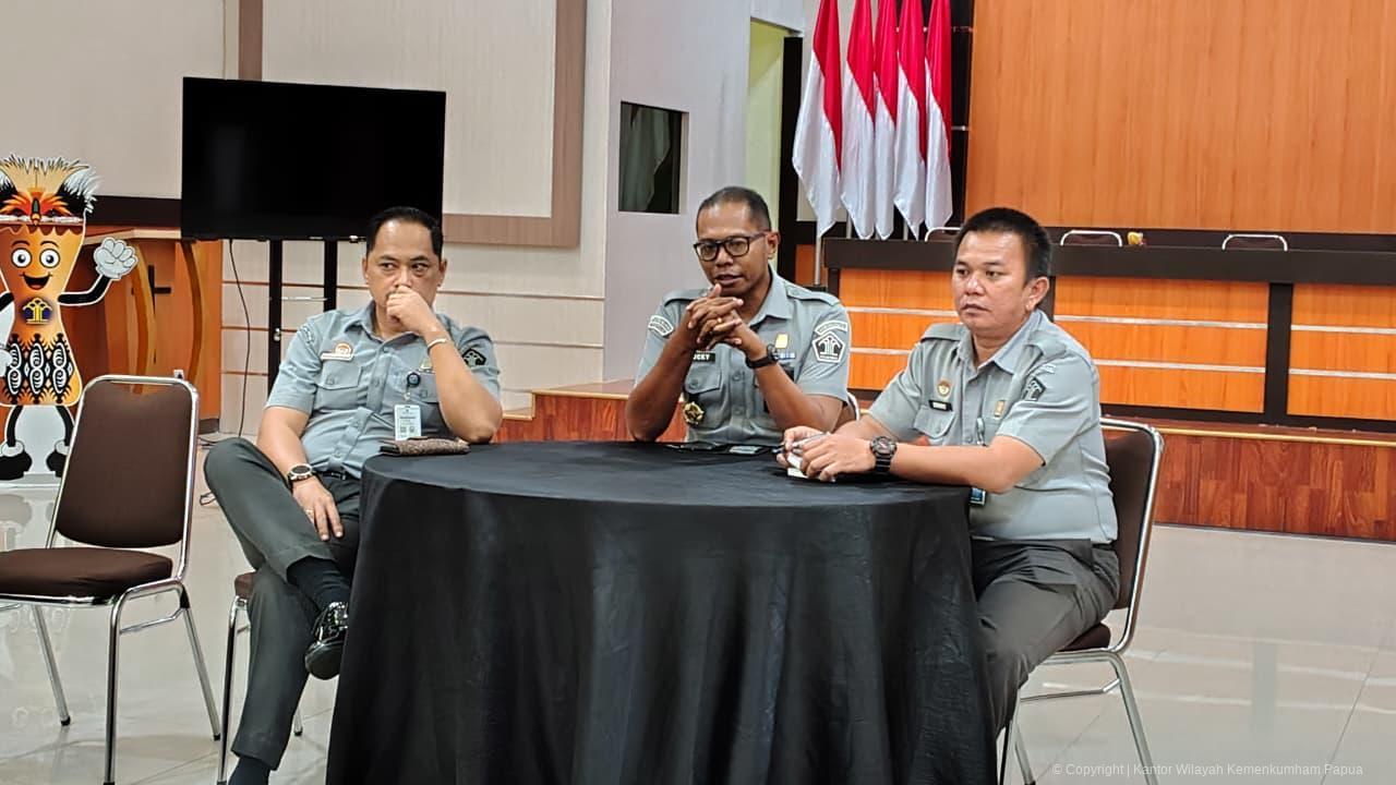 Perkuat Disiplin Pegawai, Bagian Tata Usaha Dan Umum Kanwil Kemenkum Papua Gelar Rapat Internal