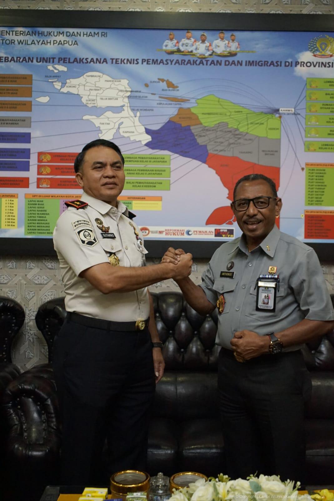 Pererat Sinergi, Kakanwil Kemenkum Papua Terima Silaturahmi Kakanwil Ditjen Pemasyarakatan Papua