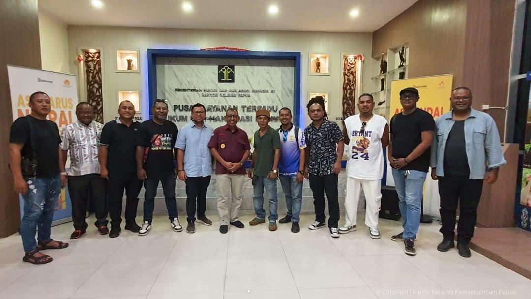 seniman_papua.jpeg
